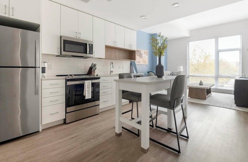 Old Town West Apartment | Landing | Modern 1BD, Courtyard, Gym