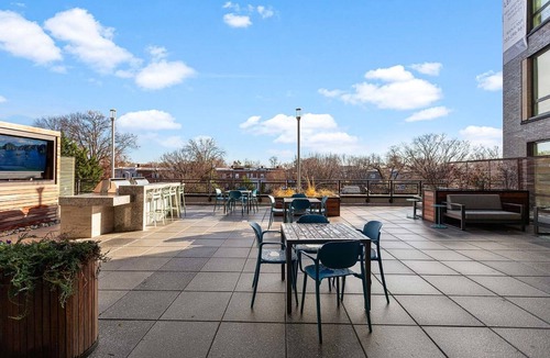 Old Town West Apartment | Landing | Modern 1BD, Courtyard, Gym