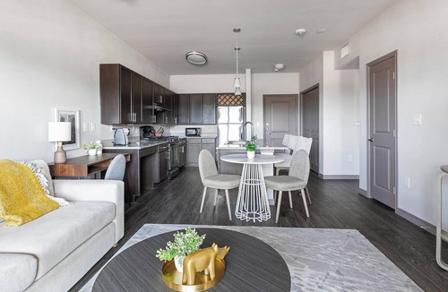 Fort Worth Apartment | Landing | Modern 1BD, Courtyard, Rooftop Lounge