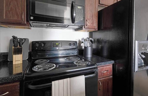 Northeast Houston Apartment | Landing | Modern 1BD, Clubhouse, Game Room