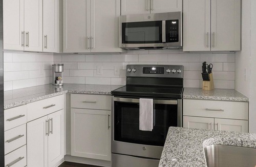 Southeast Raleigh Apartment | Landing | Modern 1BD, Clubhouse, Gym