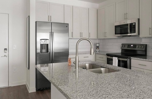 Southeast Raleigh Apartment | Landing | Modern 1BD, Clubhouse, Gym