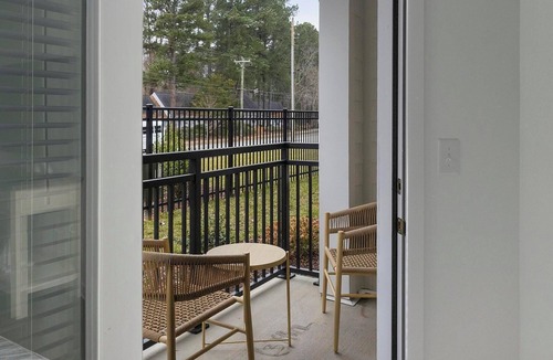 Southeast Raleigh Apartment | Landing | Modern 1BD, Clubhouse, Gym