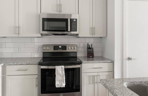 East Raleigh Apartment | Landing | Modern 1BD, Clubhouse, Yoga Studio