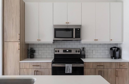 Austin Apartment | Landing | Modern 1BD, Clubhouse, Pool