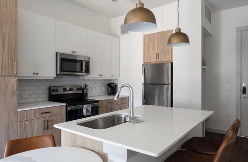 Austin Apartment | Landing | Modern 1BD, Clubhouse, Pool