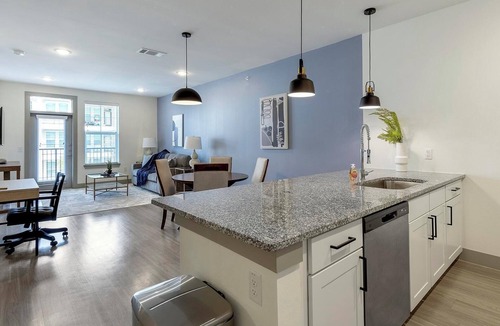 Weston Apartment | Landing | Modern 1BD, Clubhouse, Gym