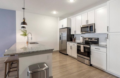 Weston Apartment | Landing | Modern 1BD, Clubhouse, Gym