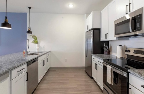 Weston Apartment | Landing | Modern 1BD, Clubhouse, Gym