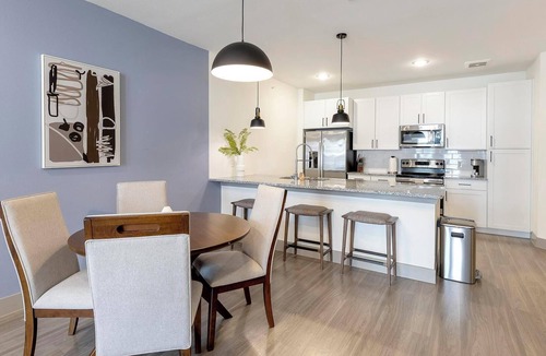 Weston Apartment | Landing | Modern 1BD, Clubhouse, Gym