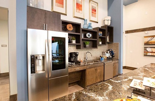Manor Apartment | Landing | Modern 1BD, Clubhouse, Courtyard