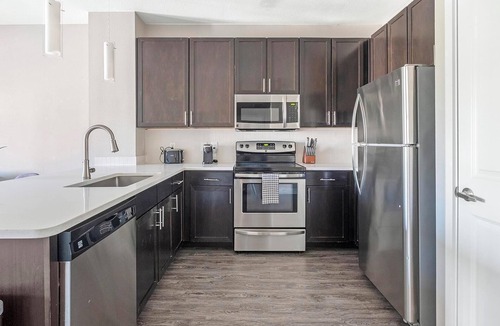 Katy Apartment | Landing | Modern 1BD, Clubhouse, Gym