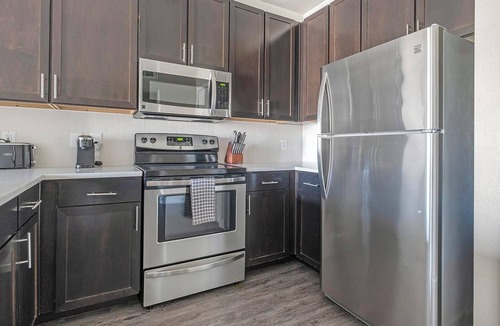 Katy Apartment | Landing | Modern 1BD, Clubhouse, Gym