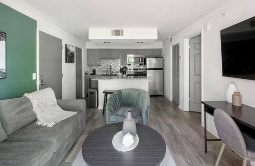Green Hills Apartment | Landing | Modern 1BD, Courtyard, Pool