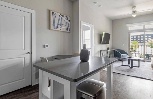 Montopolis Apartment | Landing | Modern 1BD, Courtyard, Pool