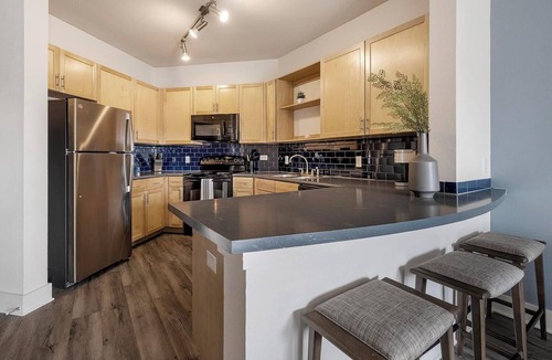 Crestview Apartment | Landing | Modern 1BD, Courtyard, Gym