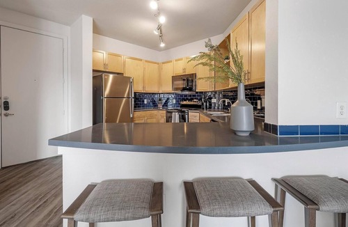 Crestview Apartment | Landing | Modern 1BD, Courtyard, Gym