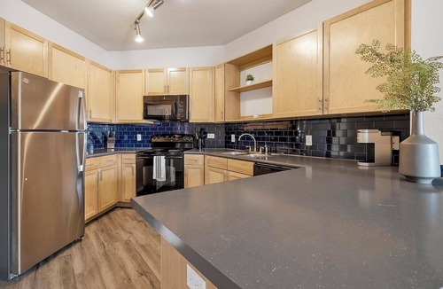 Crestview Apartment | Landing | Modern 1BD, Courtyard, Gym
