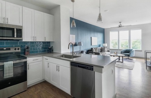 MLK Apartment | Landing | Modern 1BD, Courtyard, Pool