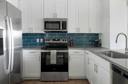 MLK Apartment | Landing | Modern 1BD, Courtyard, Pool