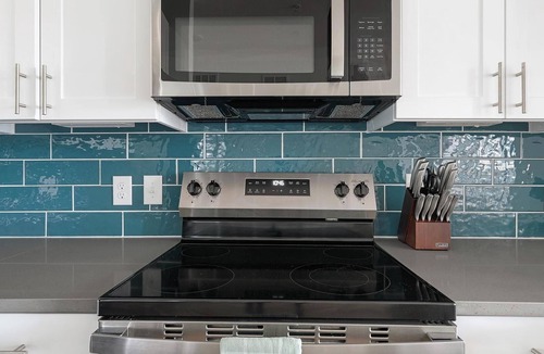 MLK Apartment | Landing | Modern 1BD, Courtyard, Pool