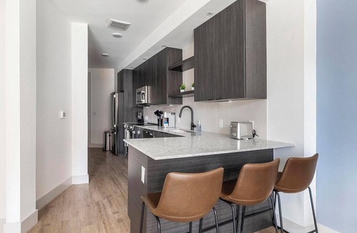 MLK Apartment | Landing | Modern 1BD, Courtyard, Gym