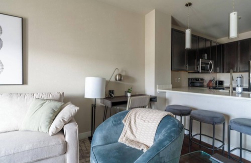 Katy Apartment | Landing | Modern 1BD, Courtyard, Pool