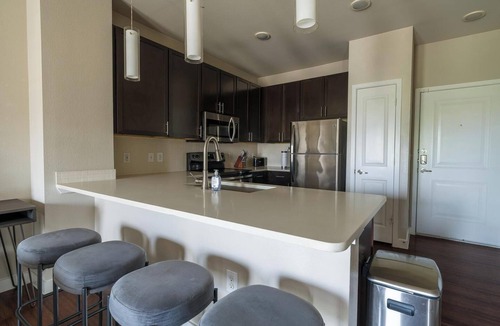 Katy Apartment | Landing | Modern 1BD, Courtyard, Pool