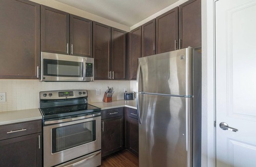 Katy Apartment | Landing | Modern 1BD, Courtyard, Pool