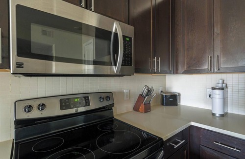 Katy Apartment | Landing | Modern 1BD, Courtyard, Pool