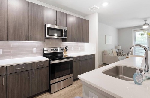 Euless Apartment | Landing | Modern 1BD, Gym, Game Room