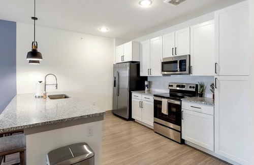 Weston Apartment | Landing | Modern 1BD, Game Room, Yoga Studio