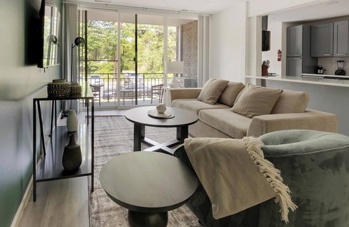 Greenbelt Apartment | Landing | Modern 1BD, Gym, Pool