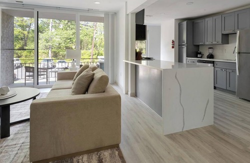 Greenbelt Apartment | Landing | Modern 1BD, Gym, Pool