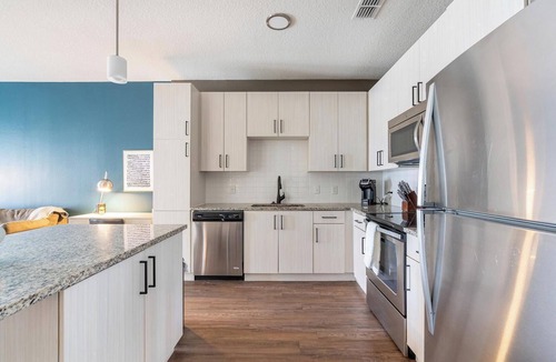 Tropic Apartment | Landing | Modern 1BD, Gym, Courtyard