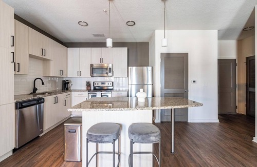 Tropic Apartment | Landing | Modern 1BD, Gym, Courtyard