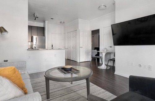 Austin Apartment | Landing | Modern 1BD, Gym, Courtyard