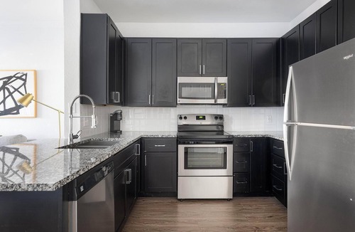 Austin Apartment | Landing | Modern 1BD, Gym, Courtyard
