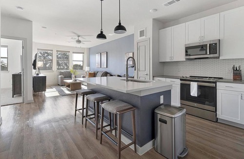 Lower Basin Lake Travis Apartment | Landing | Modern 1BD, Gym, Clubhouse