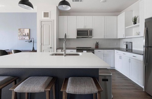 Lower Basin Lake Travis Apartment | Landing | Modern 1BD, Gym, Clubhouse