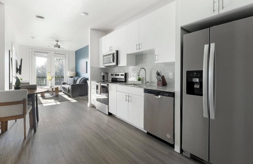 Sweetbriar Apartment | Landing | Modern 1BD, Gym, Pool