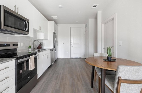 Sweetbriar Apartment | Landing | Modern 1BD, Gym, Pool
