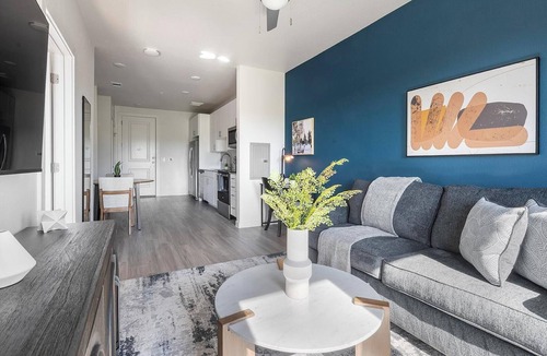 Sweetbriar Apartment | Landing | Modern 1BD, Gym, Pool
