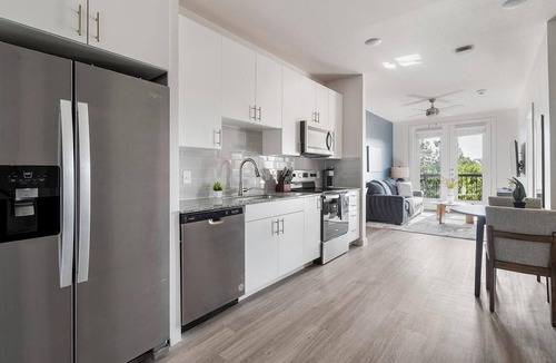 Sweetbriar Apartment | Landing | Modern 1BD, Gym, Pool