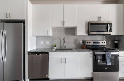 Sweetbriar Apartment | Landing | Modern 1BD, Gym, Pool