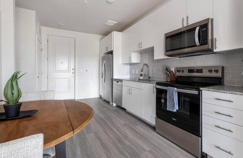 Sweetbriar Apartment | Landing | Modern 1BD, Gym, Pool