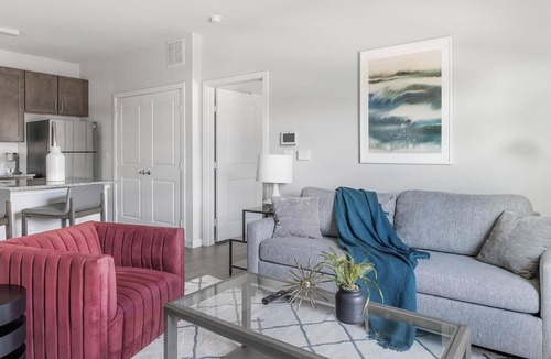 Dallas Apartment | Landing | Modern 1BD, Gym, Pool