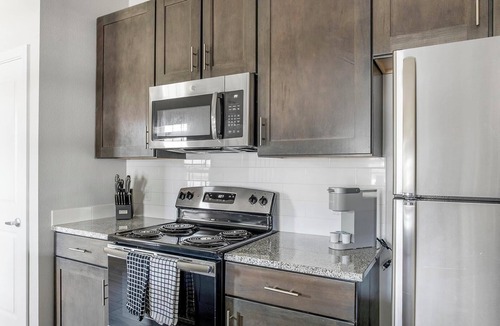 Dallas Apartment | Landing | Modern 1BD, Gym, Pool