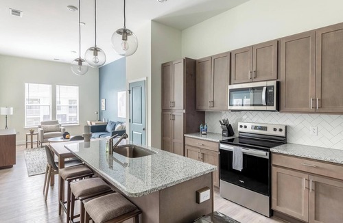 Wilmington Apartment | Landing | Modern 1BD, Gym, Pool