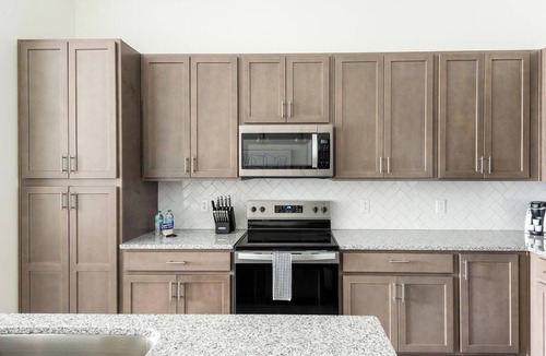 Wilmington Apartment | Landing | Modern 1BD, Gym, Pool